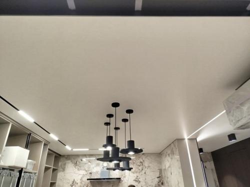 Sufit napinany z szyną magnetyczną 3